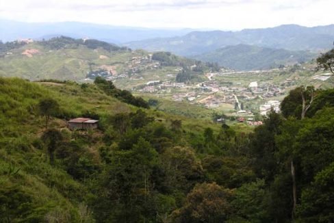 Kundasang-view-towardsfront