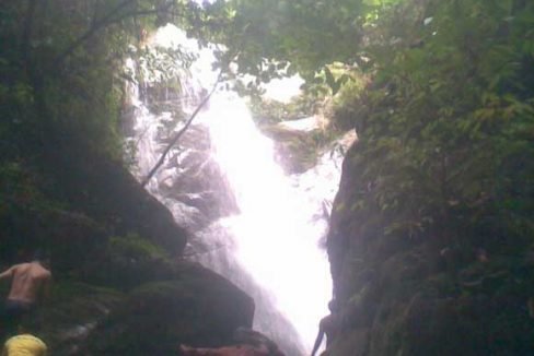Ranau-277-acres-climbing-up-waterfall-5