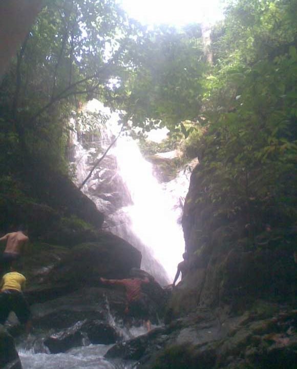 Ranau-277-acres-climbing-up-waterfall-5