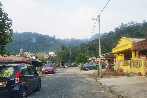 Bentong 19p5 elevated land-view from housing